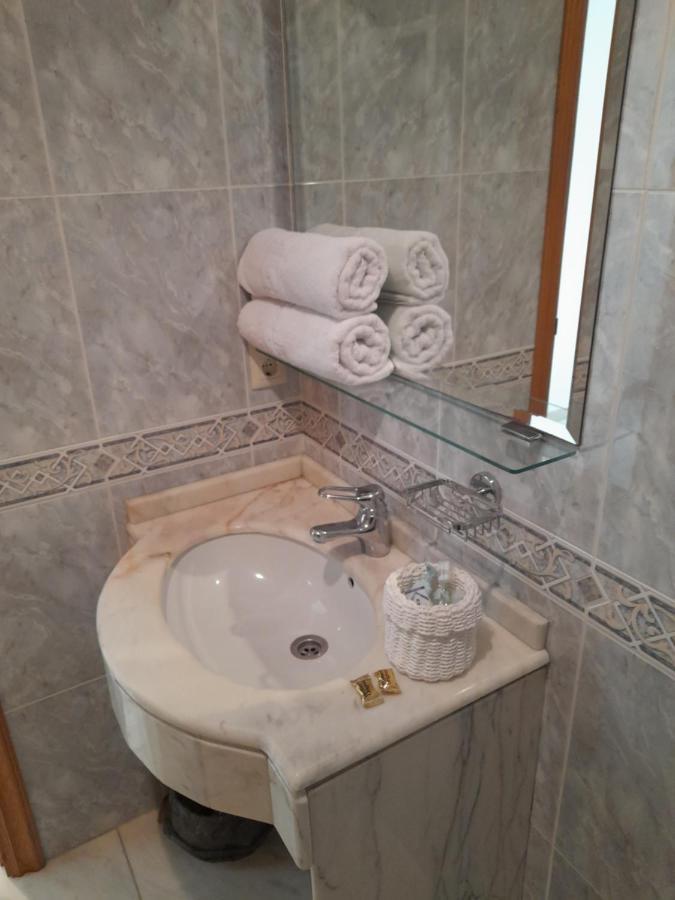 Hotel Os Carballos Сигуейро Екстериор снимка
