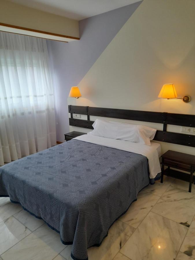 Hotel Os Carballos Сигуейро Екстериор снимка