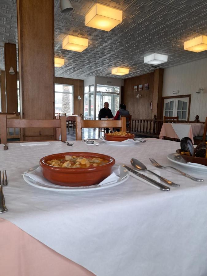Hotel Os Carballos Сигуейро Екстериор снимка